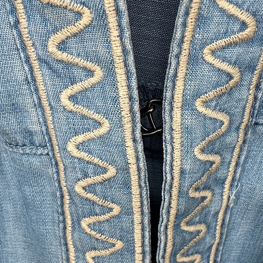 Chico's Embellished 100% Lyocell Boho Chambray Shirt Top Jacket - Picture 4 of 9